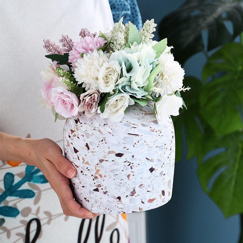 Ceramic Vase Dry Flower Arrangement In Living Room - Pacisia