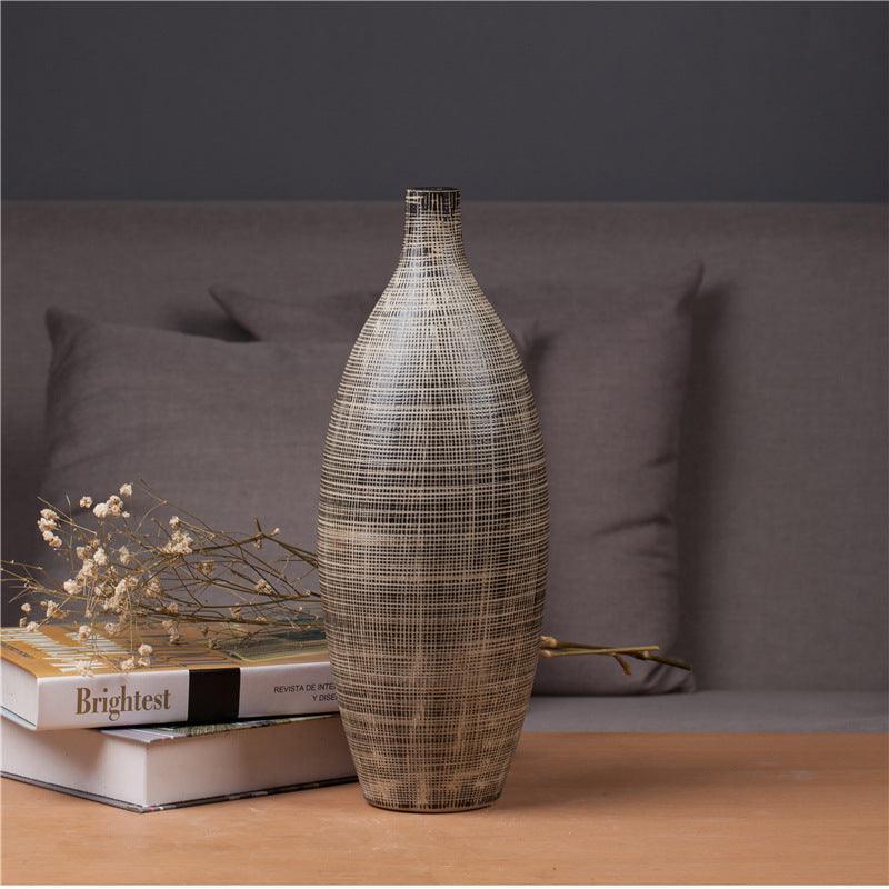 Hand carved black and white chaotic line vase - Pacisia