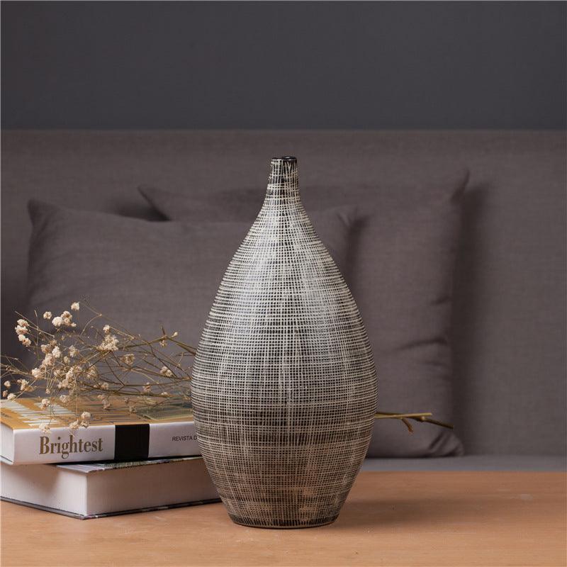 Hand carved black and white chaotic line vase - Pacisia