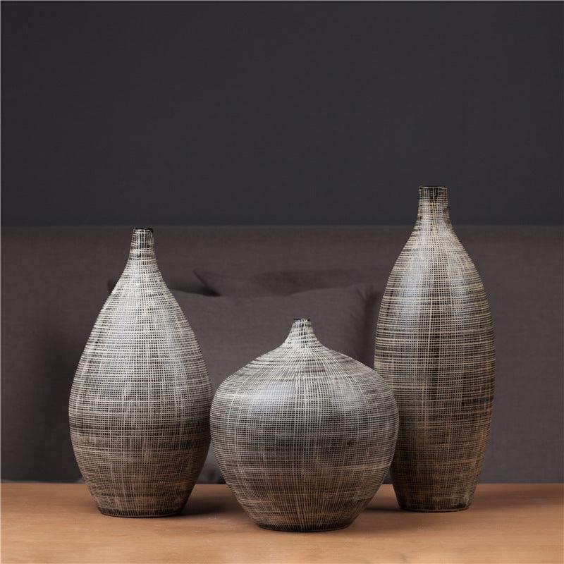 Hand carved black and white chaotic line vase - Pacisia