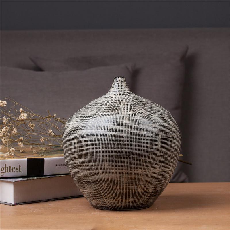 Hand carved black and white chaotic line vase - Pacisia