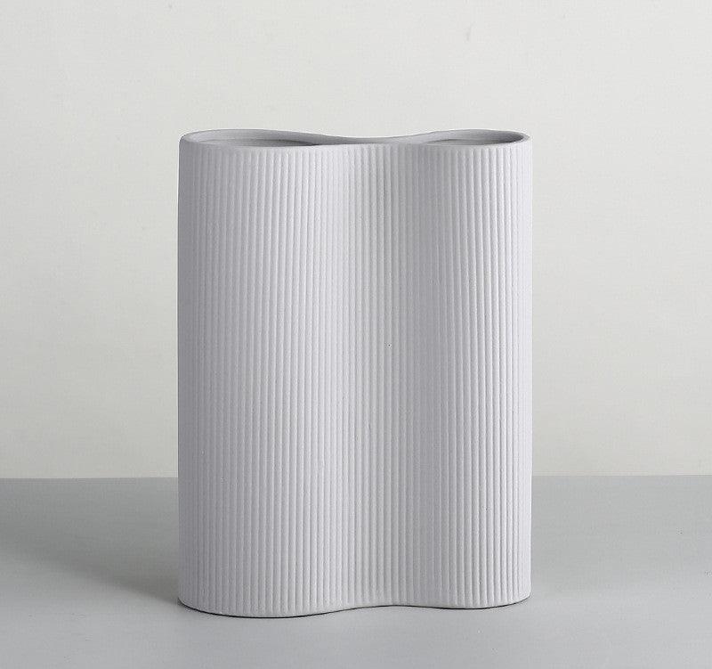 Porcelain Vase Ornaments With Stripes At The Entrance - Pacisia