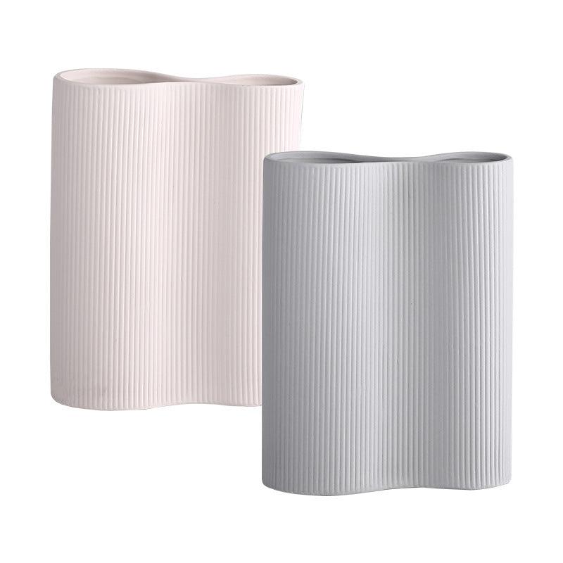 Porcelain Vase Ornaments With Stripes At The Entrance - Pacisia
