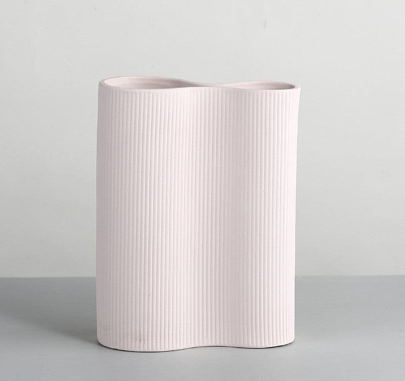 Porcelain Vase Ornaments With Stripes At The Entrance - Pacisia