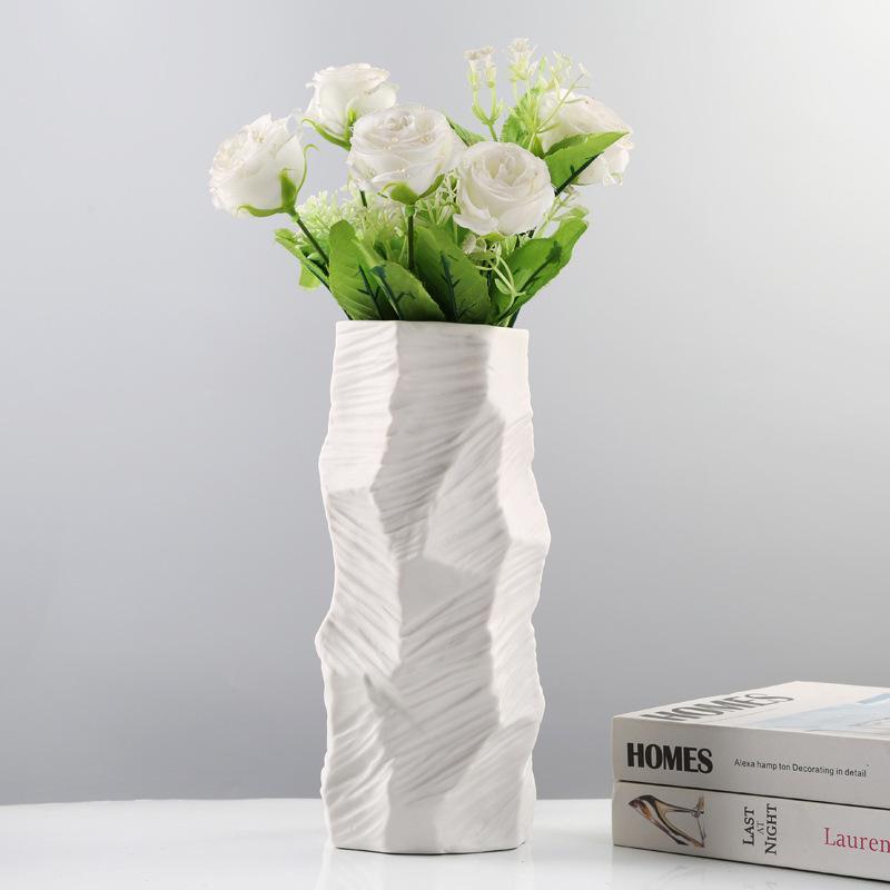 White Ceramic Vase Ornament Flower Arrangement - Pacisia