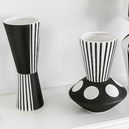 Creative black and white geometric ceramic vase - Pacisia