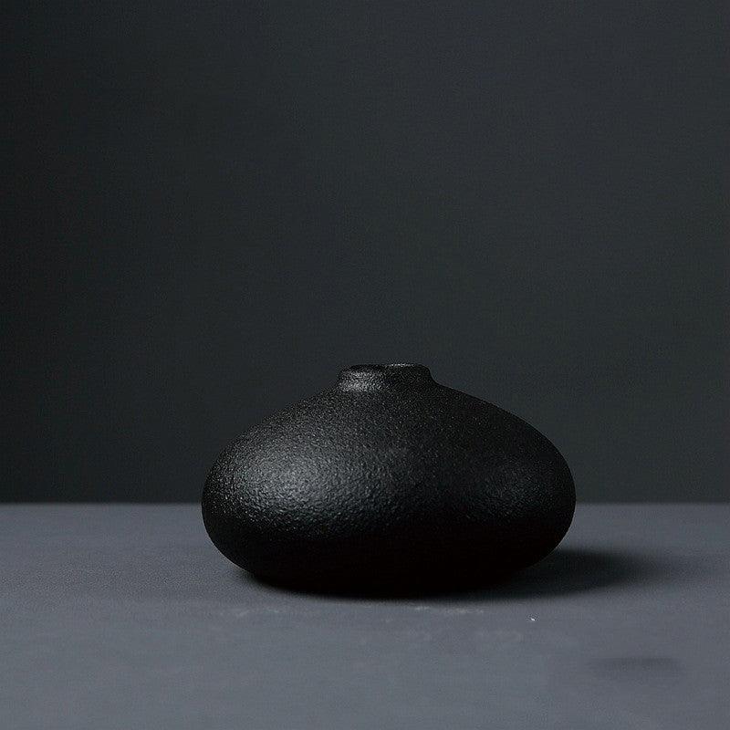 Creative black ceramic small vase - Pacisia