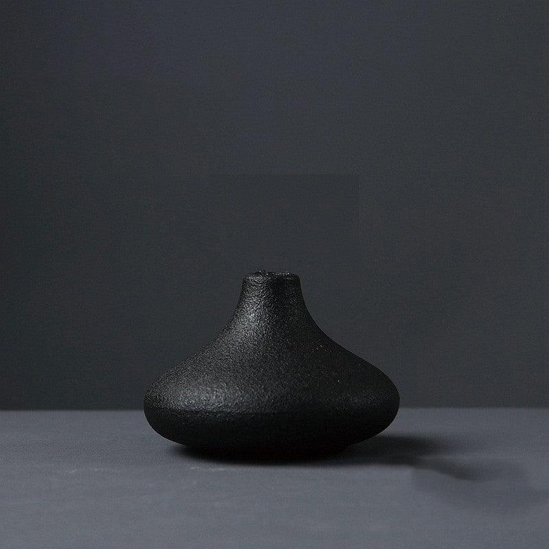 Creative black ceramic small vase - Pacisia