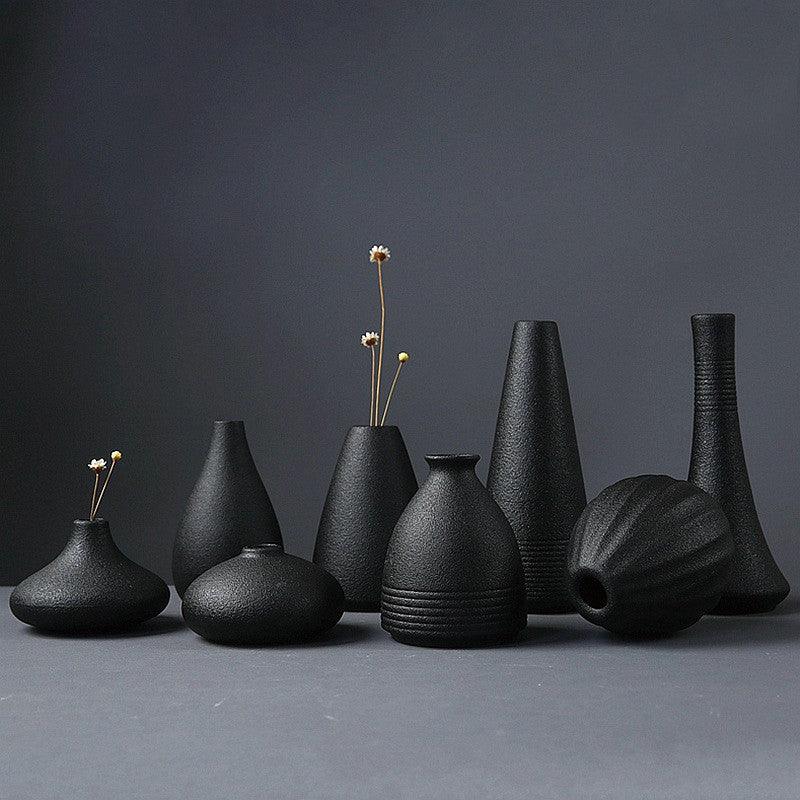 Creative black ceramic small vase - Pacisia