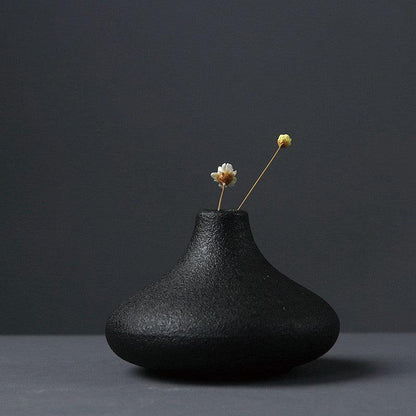 Creative black ceramic small vase - Pacisia