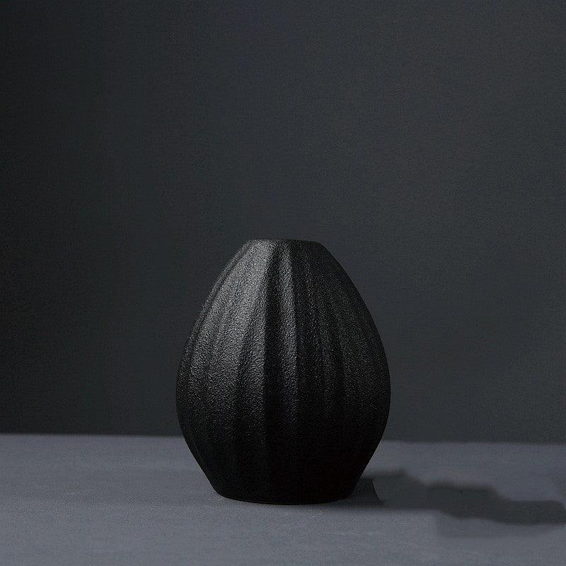 Creative black ceramic small vase - Pacisia