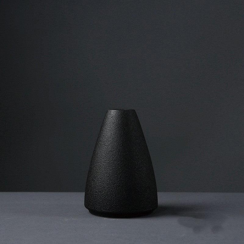 Creative black ceramic small vase - Pacisia