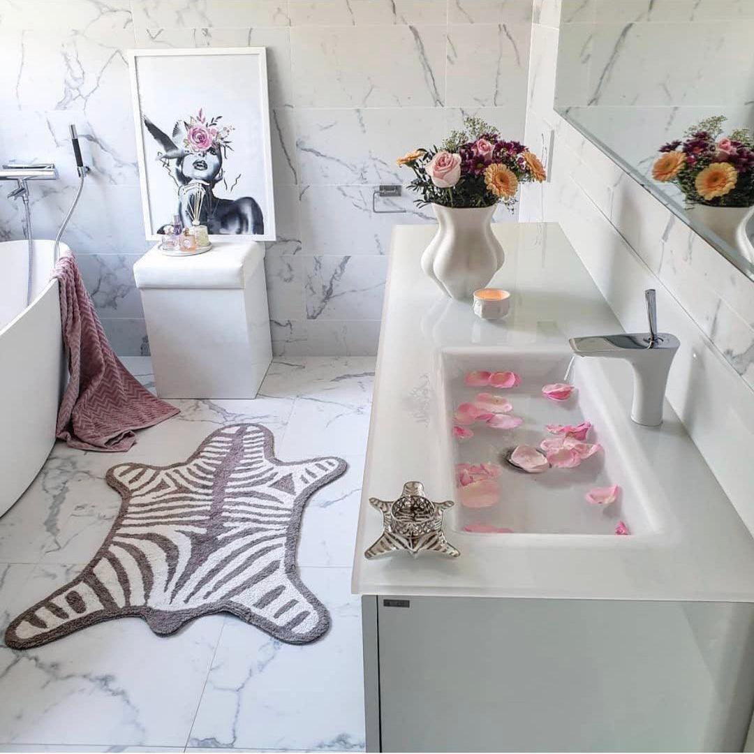 Nordic Ceramic Muse Face Lips Faceted Butt Nordic Style Vase - Pacisia