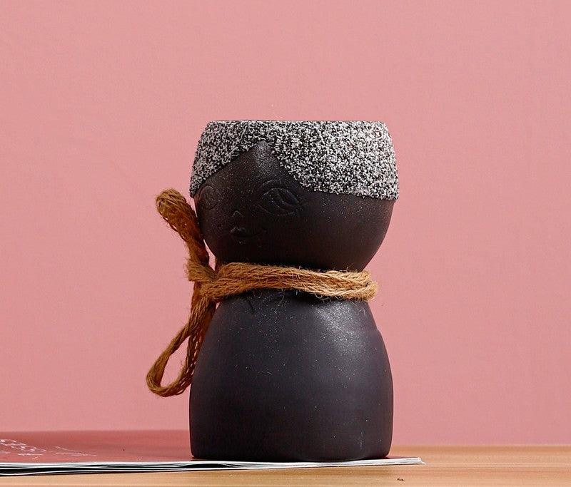 Porcelain Face Vase On Porch Table - Pacisia