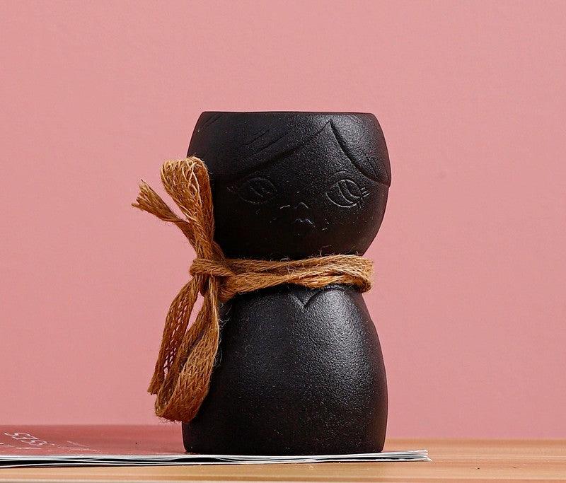 Porcelain Face Vase On Porch Table - Pacisia