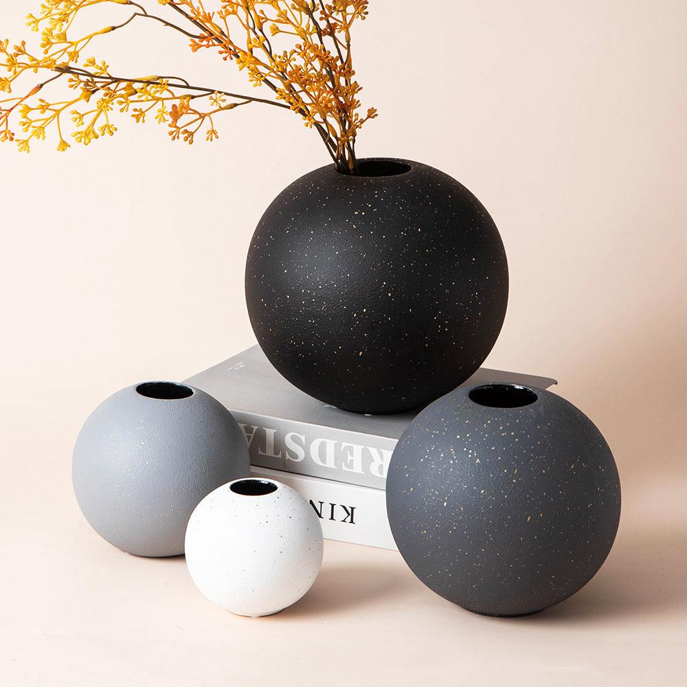 Simple Black And White Round Ceramic Vase Light Luxury Decoration - Pacisia