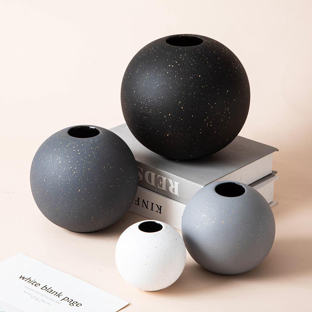 Simple Black And White Round Ceramic Vase Light Luxury Decoration - Pacisia