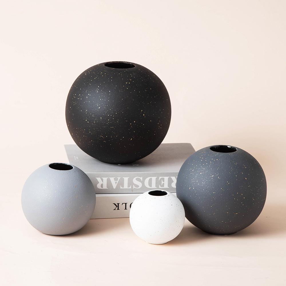 Simple Black And White Round Ceramic Vase Light Luxury Decoration - Pacisia