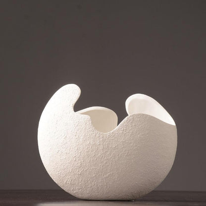 Simple white ceramic vase decoration - Pacisia