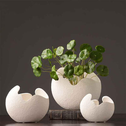 Simple white ceramic vase decoration - Pacisia