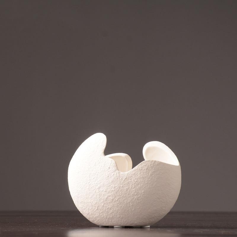 Simple white ceramic vase decoration - Pacisia