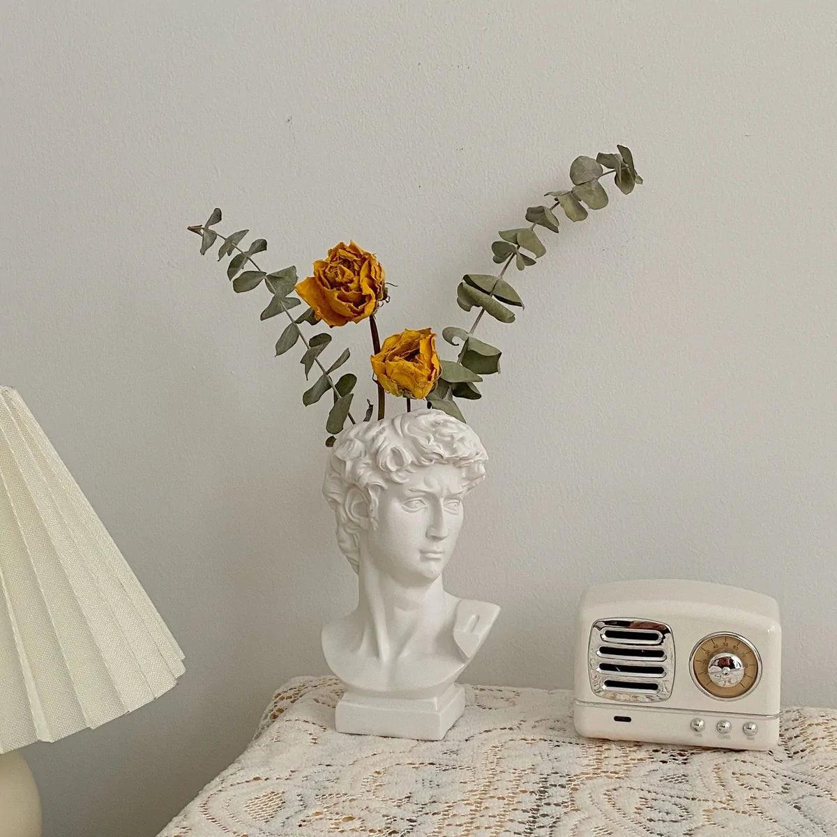 Portrait Vase - Pacisia